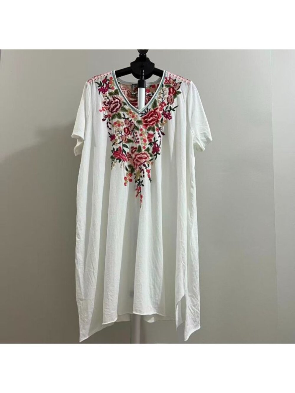 NWOT Johnny Was Cotton Embroidered Boho Floral V-Neck Mini Dress White Size 1X - Picture 2 of 16